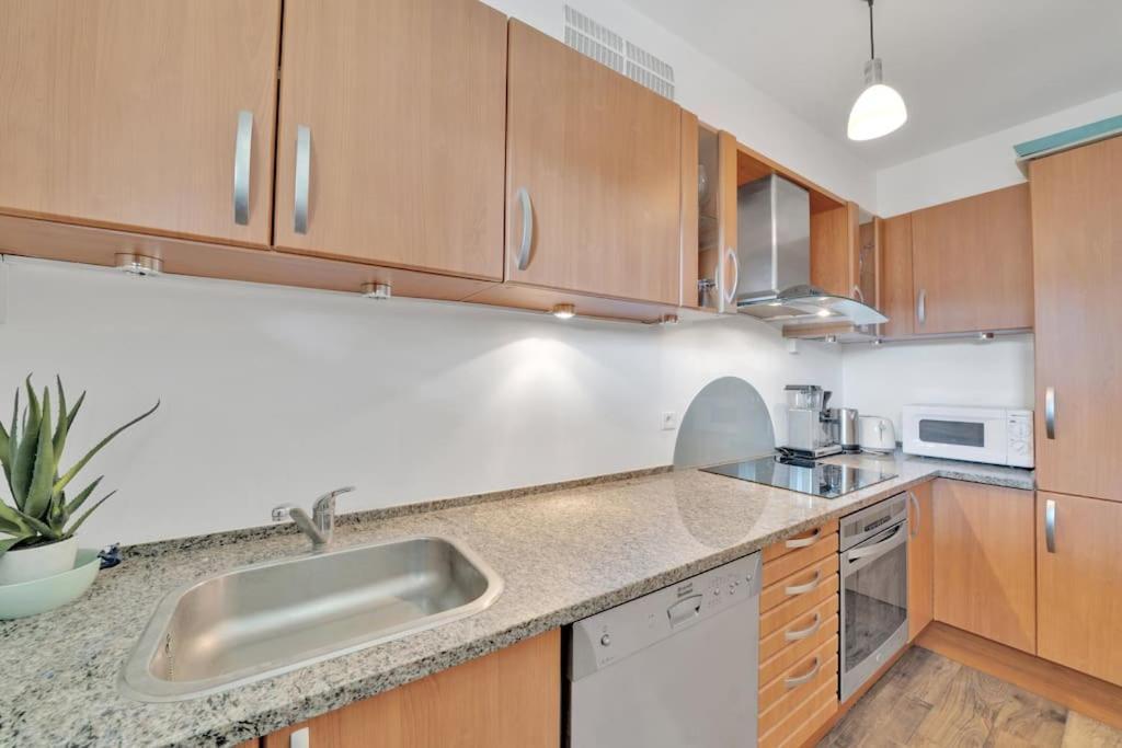 La Prom - A Two Bedroom Apartment With A Sea View Nice Luaran gambar